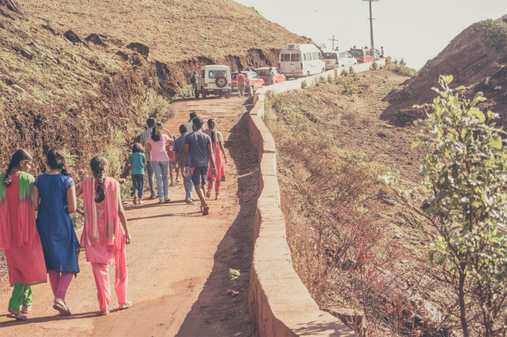 People walking towards Mullayanagiri Peak