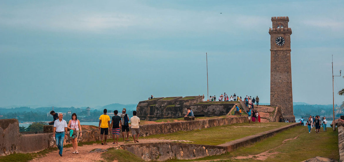 Walking around the Galle Fort and Lighthouse